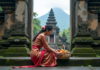 Découvrez le temple de Besakih, majestueux sanctuaire balinais Femme balinaise en kebaya déposant une offrande au temple